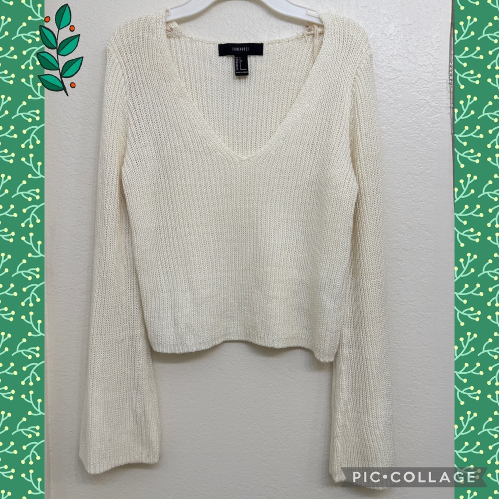 Forever 21 Cable Knit Cozy Cream V-Neck Flared Sleeves Sweater. EUC. Size S